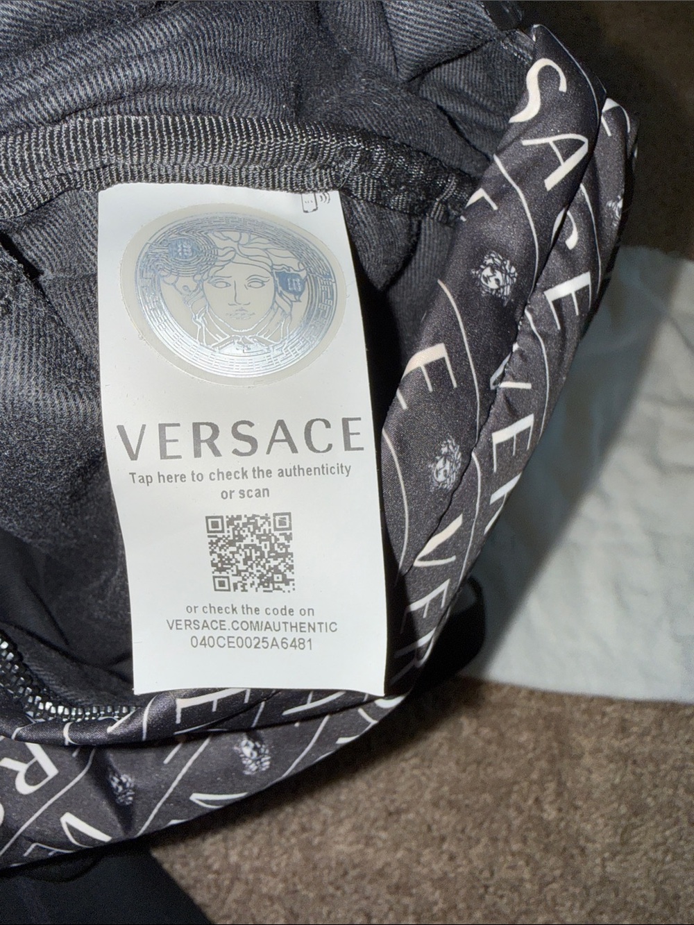 Versace Black Logo-Print belt bag - Picture 10 of 11